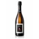 Elegante fles Baron Dauvergne Rosé Grand Cru Champagne op witte studioachtergrond met luxe belichting en glanzende packshot uitstraling.
